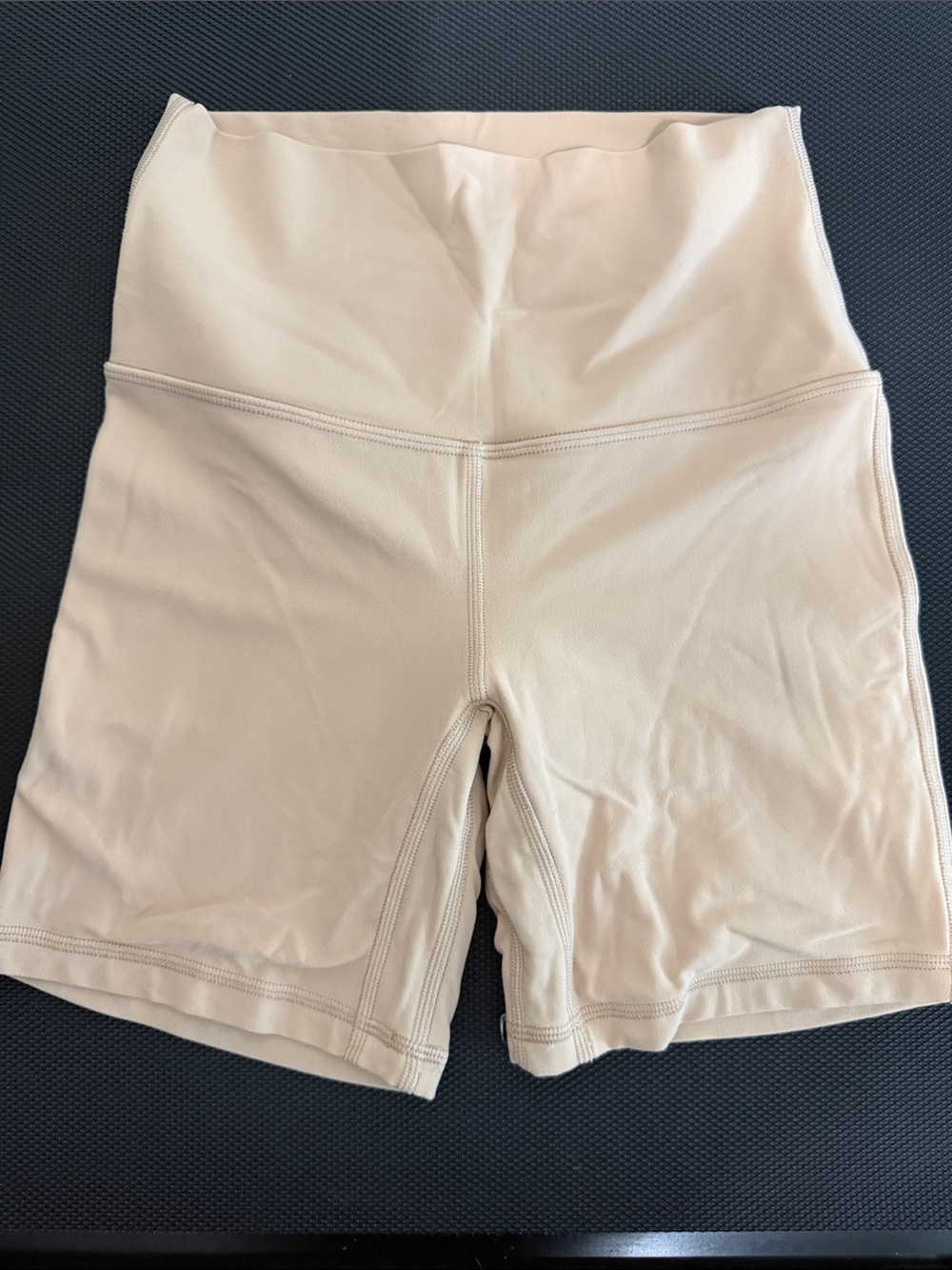 Lululemon Athletica Contour Beige Tan High-Rise Align Shorts 6" Inseam sz 4
